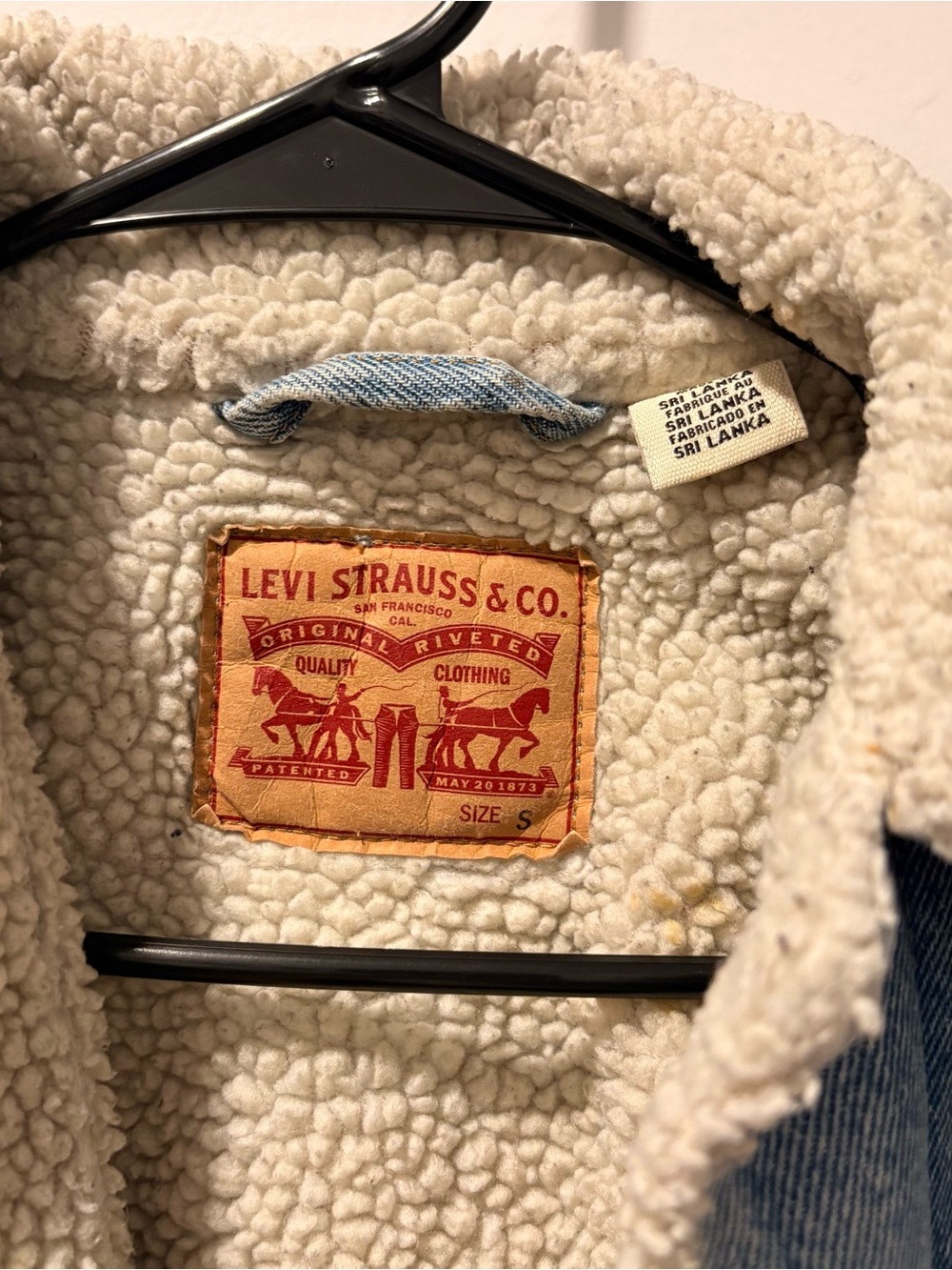 Vintage Levi's Denim Jacket with Sherpa Lining - Picture 2 of 5